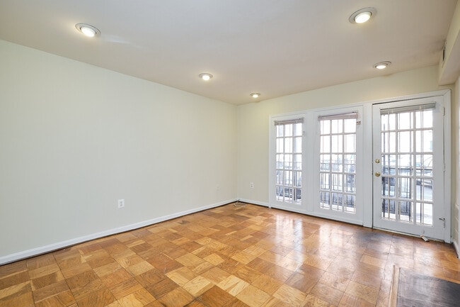 Photo - 1607 Corcoran St NW Unit B