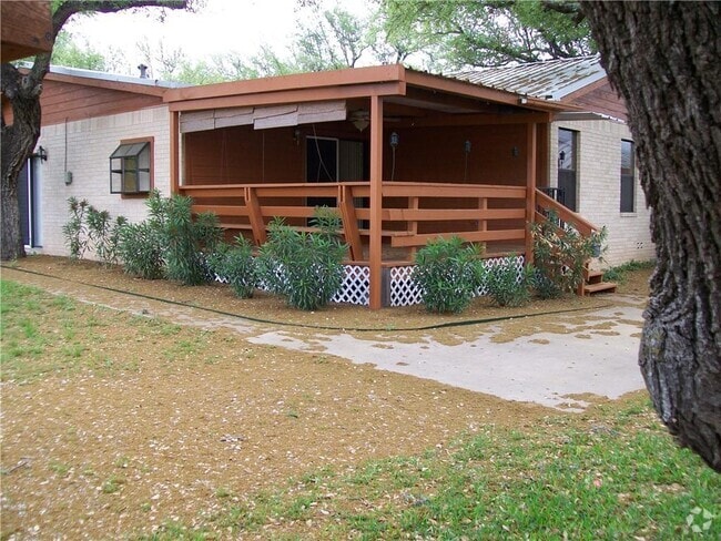 Building Photo - 310 E Cedar St Rental
