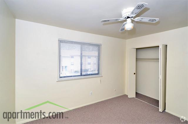 Bedroom - Hillcrest Oaks