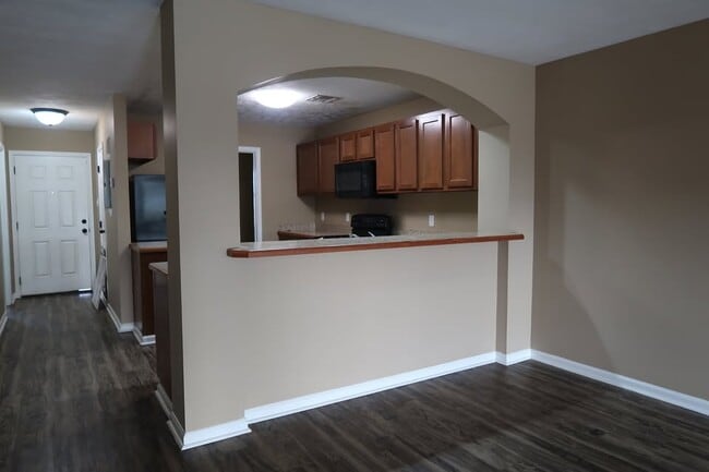 Photo - 715 Topsy Rd