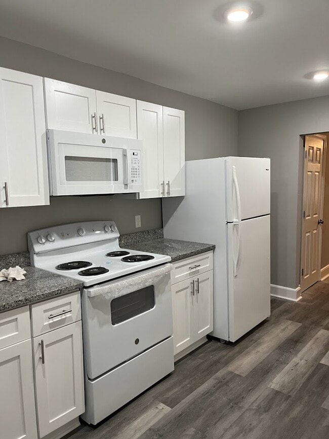 Photo - 229 E 13th St