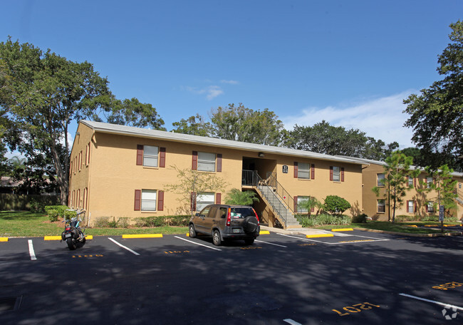 Building Photo - The Apartments at Oak Creek