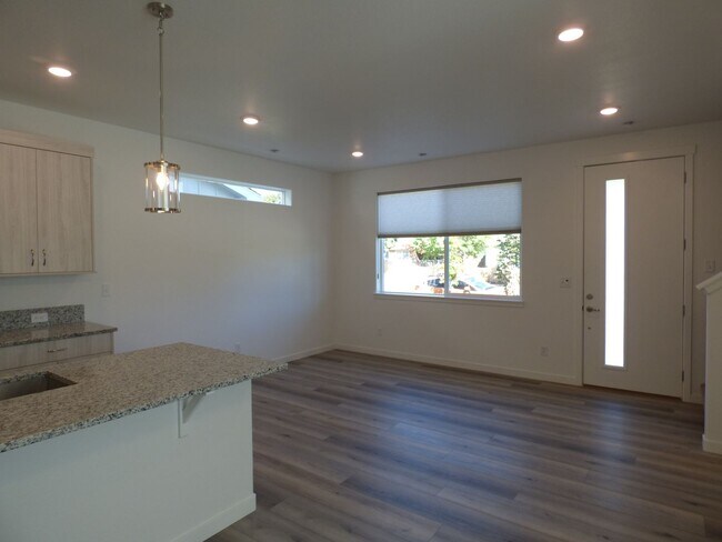 Photo - Rest of November Rent Free!