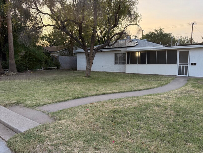Building Photo - 2102 W Minnezona Ave Rental