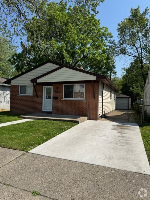 Building Photo - 8220 Lozier Ave Rental