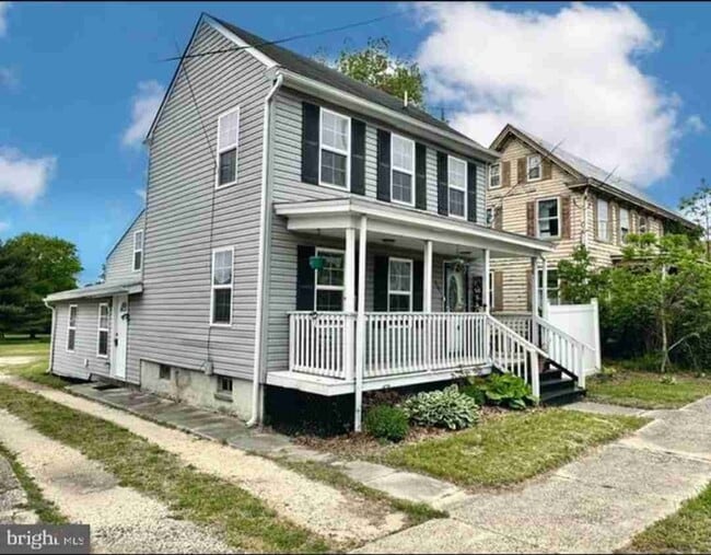 Photo - 336 Main St