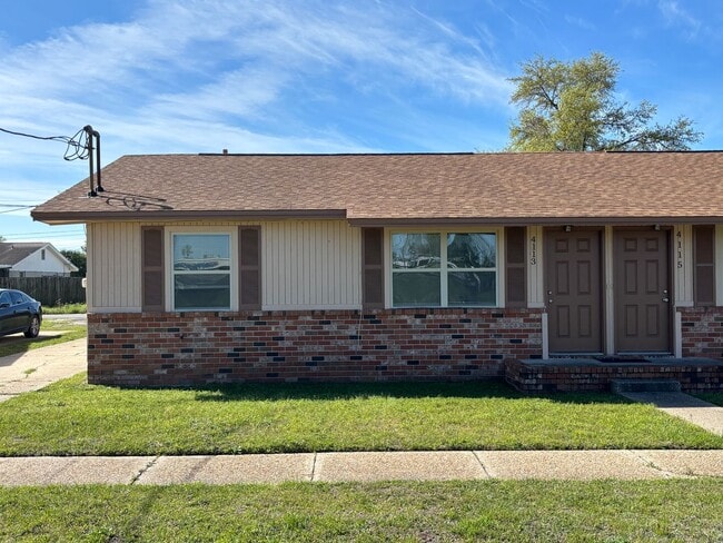 Building Photo - 4113-4115 W 22nd St Unit 4113