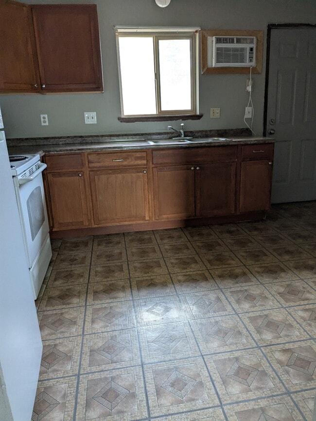 Photo - 1210 Voelker Ave Unit B
