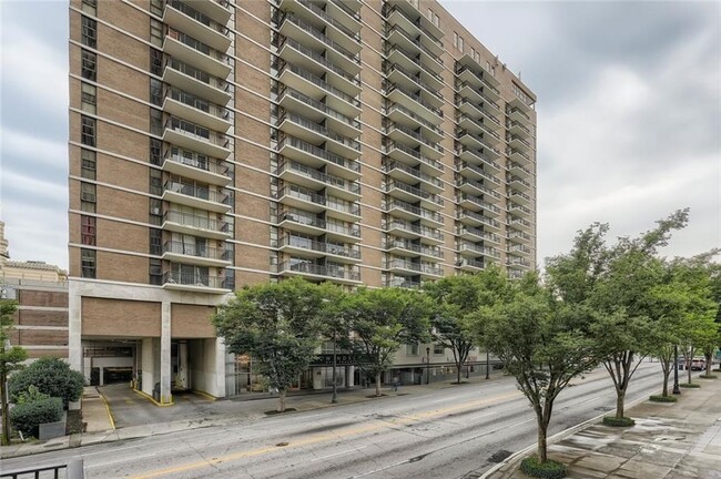 Photo - 620 Peachtree St NE Condo Unit 1204