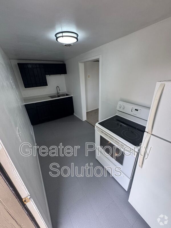 Building Photo - 158 N Union St Rental