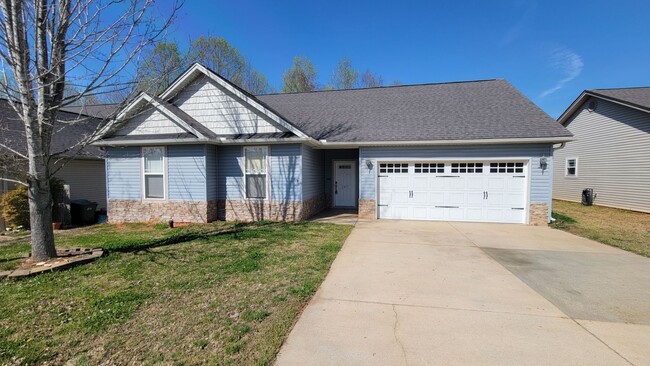 Building Photo - 3 Bed, 2 bath Home Available in Travelers ...