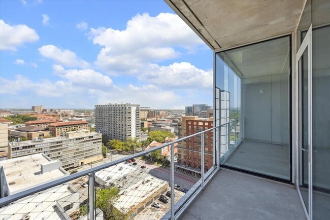 Photo - 313 W 17th St Unit 1502