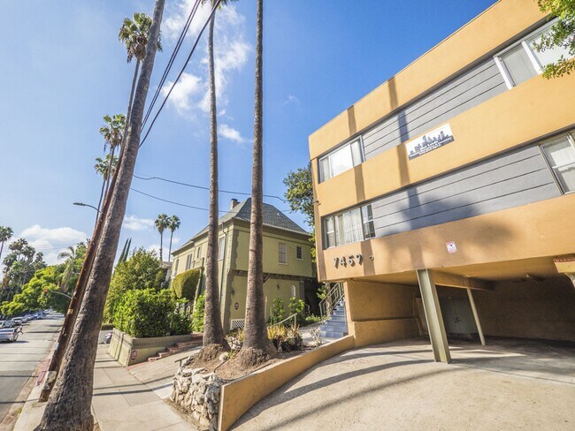 Photo - 7459 Hollywood Blvd