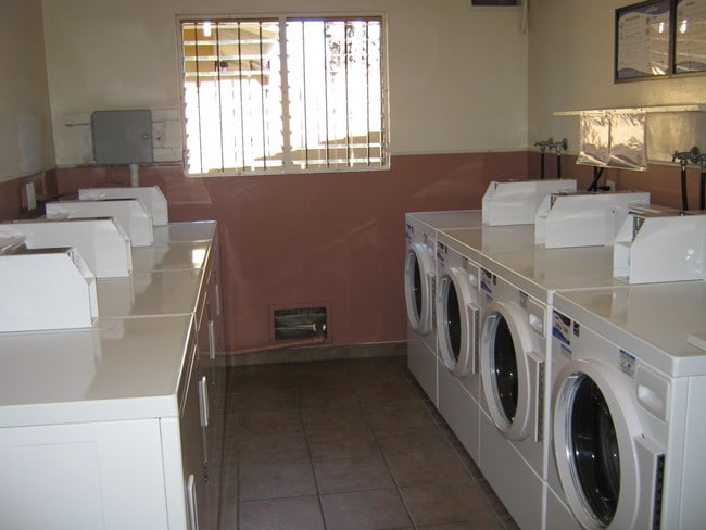 Knott Victoria Apartments, L.L.C.