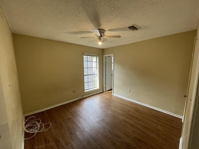 1643 Cedar Lake Dr Unit D