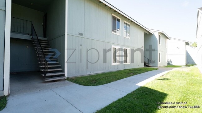 Building Photo - 4602 Neil Rd Rental