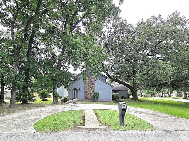 Building Photo - 560 Brandon Rd Rental