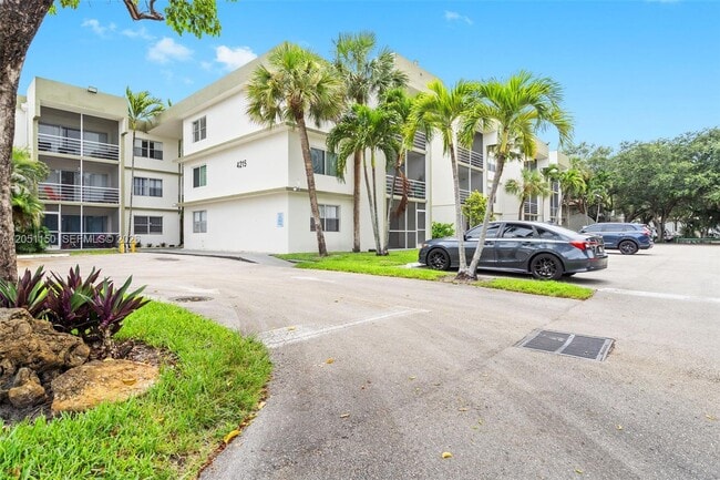 Building Photo - 4215 N University Dr Unit 305