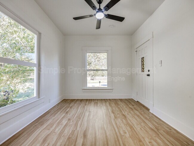 Photo - 811 W Wade St