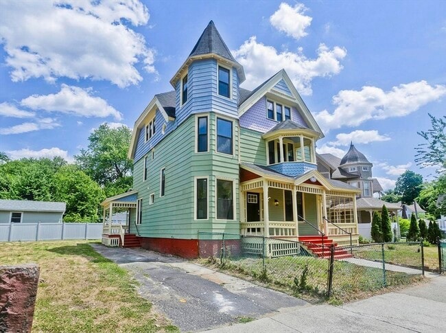 Photo - 205 St James Ave