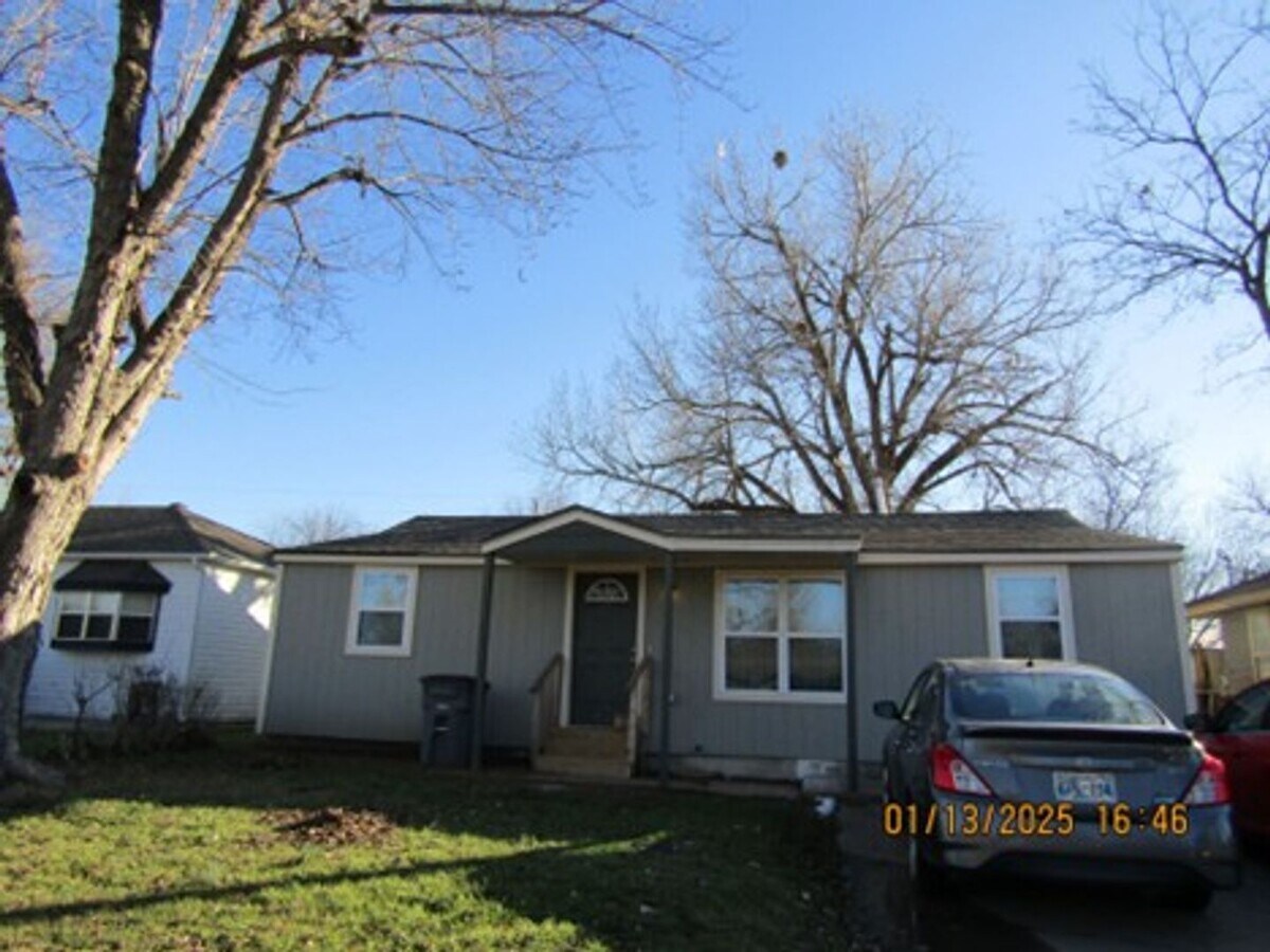 Photo - 1808 NW Taft Ave