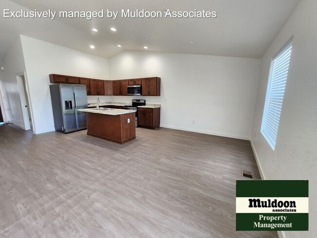 Photo - 3 bed 2 bath duplex unit available now!