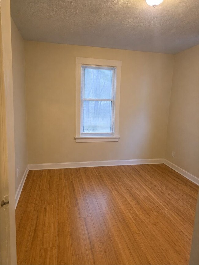 1607 Methyl St Unit Upper