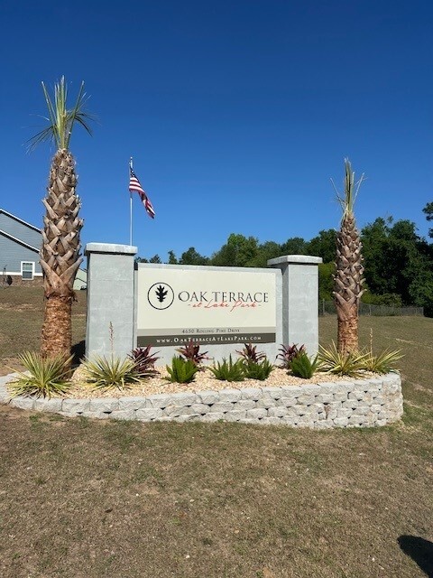Building Photo - Oak Terrace at Lake Park