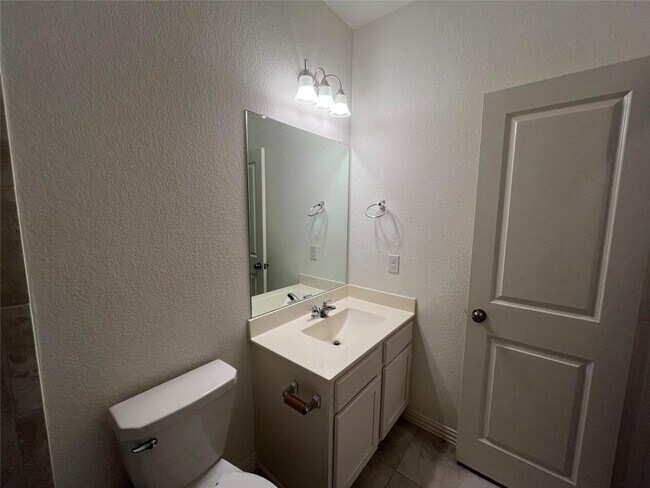 Photo - 212 Baralo St