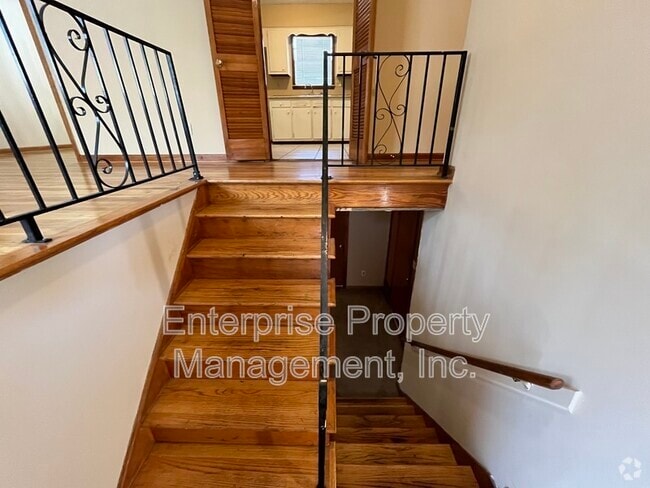 Building Photo - 3539 Glenshaw Dr Rental