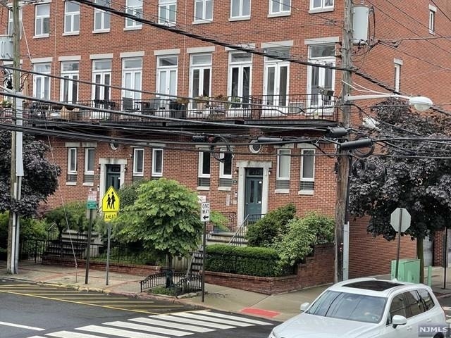 Building Photo - 232 Monroe St Unit F-1S