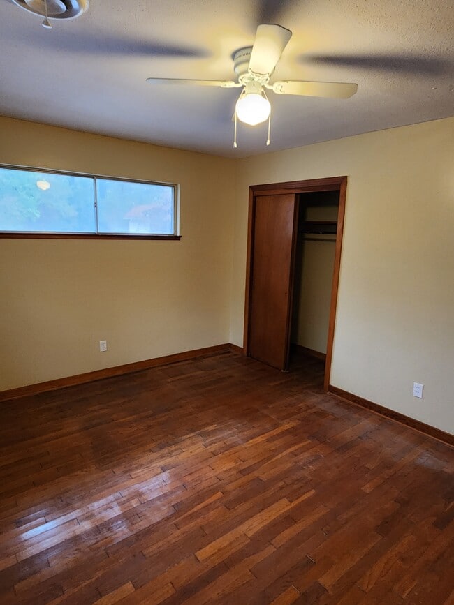 Photo - 729 Heather Ln