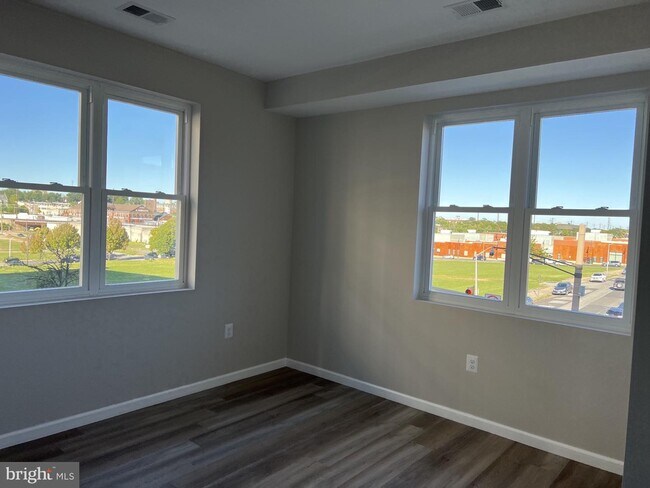 Photo - 1923 Ashland Ave Unit 302