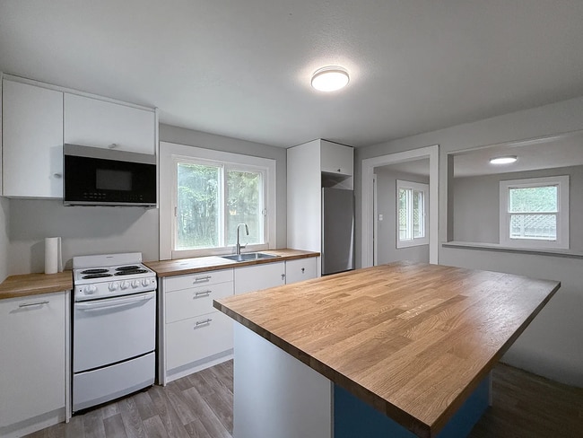 Building Photo - 12060 10th Ave S