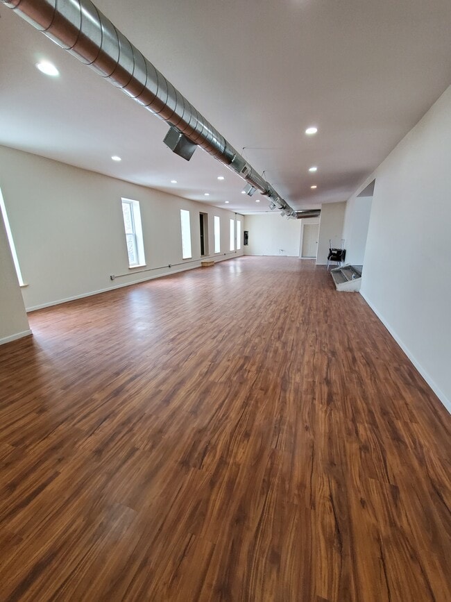 Building Photo - 4801 S Ashland Ave Unit #2