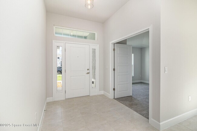 Photo - 2482 Carrick St