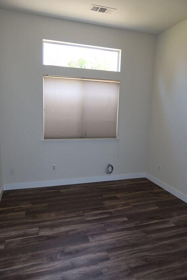 3 Bedroom, 2 Bath Home in Elk Grove Rental House Rental in Elk Grove