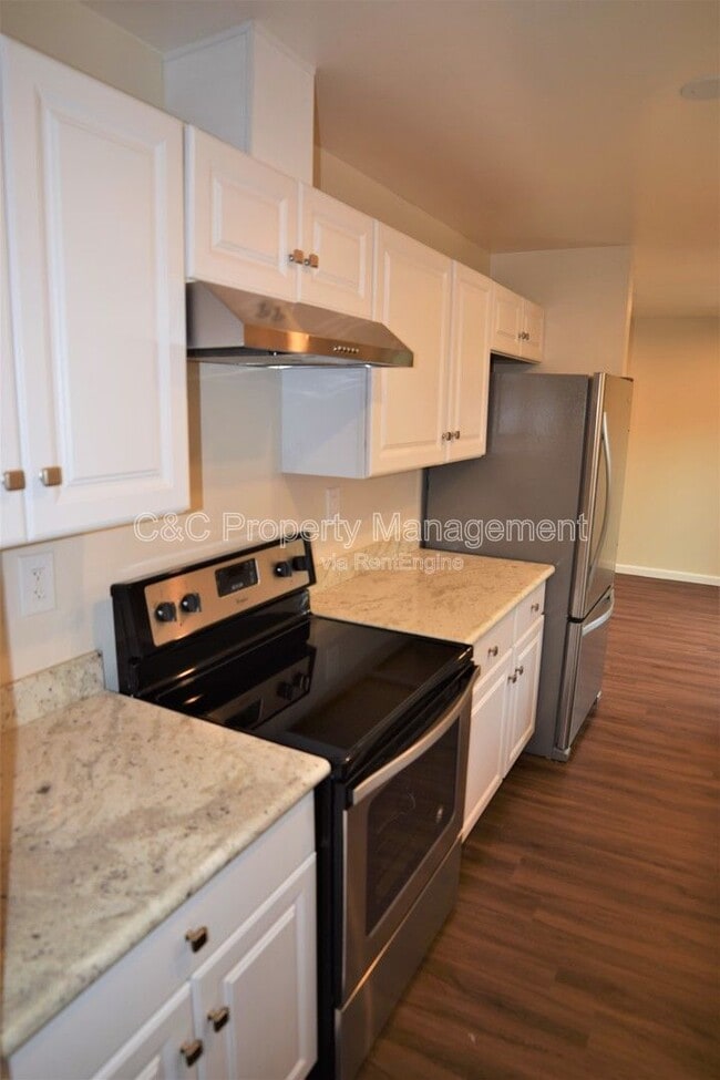 Photo - 1695 Hilby Ave