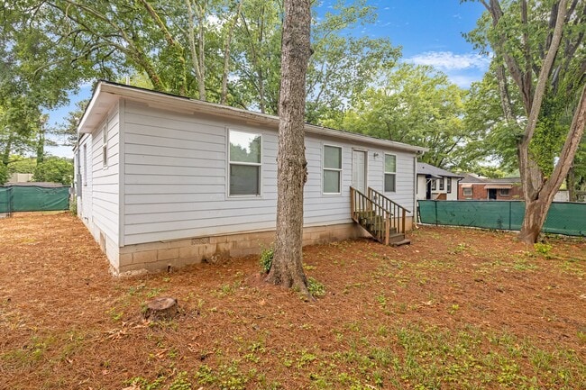 Photo - 2533 Godfrey Dr NW