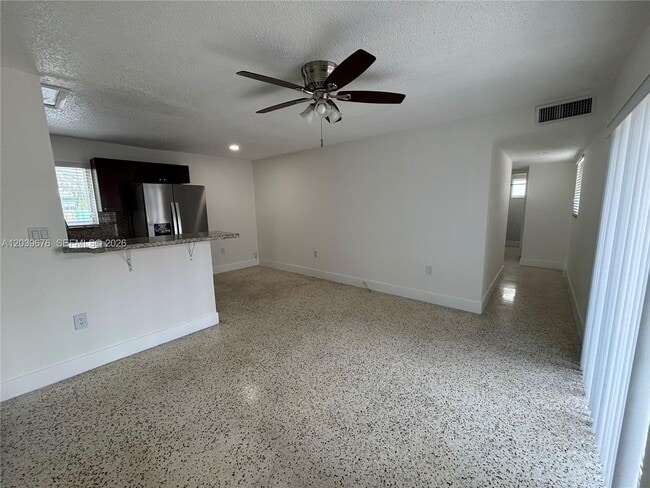 Building Photo - 458 E 31st St Unit 3