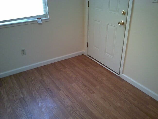 Building Photo - 4647 Hilton Ave Unit A