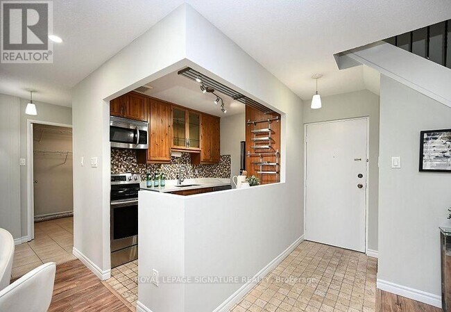 Photo - 2001 Bonnymede Dr Unit 22