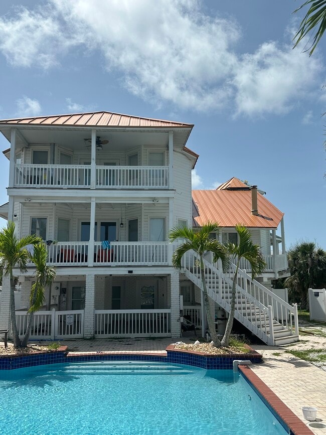 Covered patio; 2 decks with balconies - 414 140th Ave E