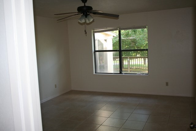 Photo - 215 Spanish Oak Ln