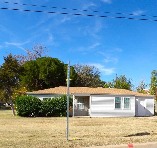 Building Photo - 2701 SW G Ave