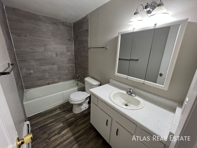 Photo - 415 St Vrain Pl Unidad 102