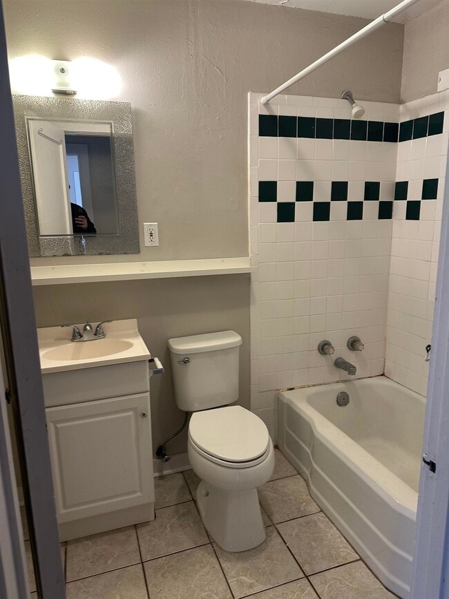 Photo - 322 W 8th Ave