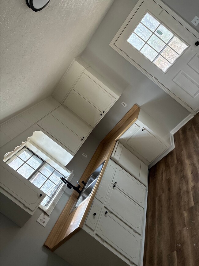 Photo - 315 N Bond Ave