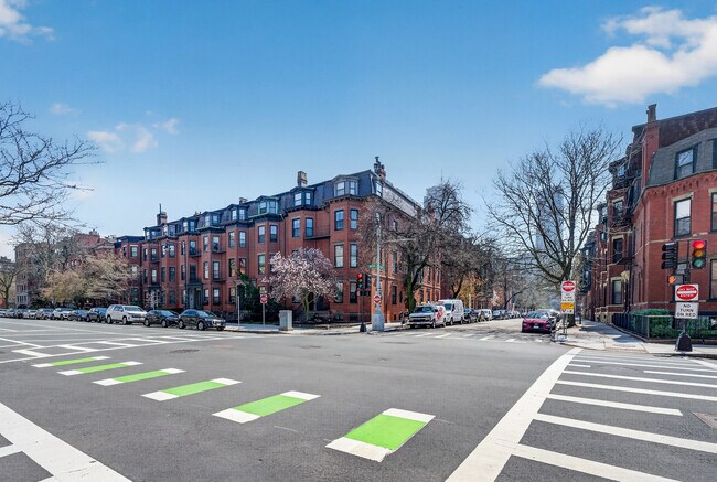 12 Hereford St Unit 2