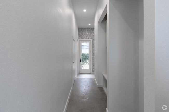 1BR, 1BA - 1.588SF - 707 Townhomes